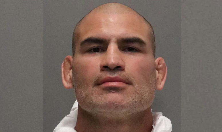 El ex campeón de la UFC Caín Velásquez fue detenido por intento de homicidio