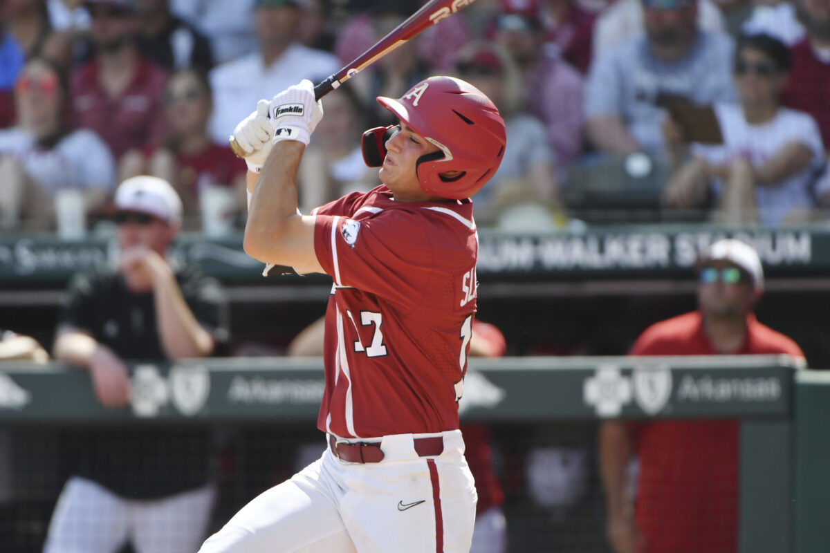 Arkansas baseball smashes UIC for third win of series