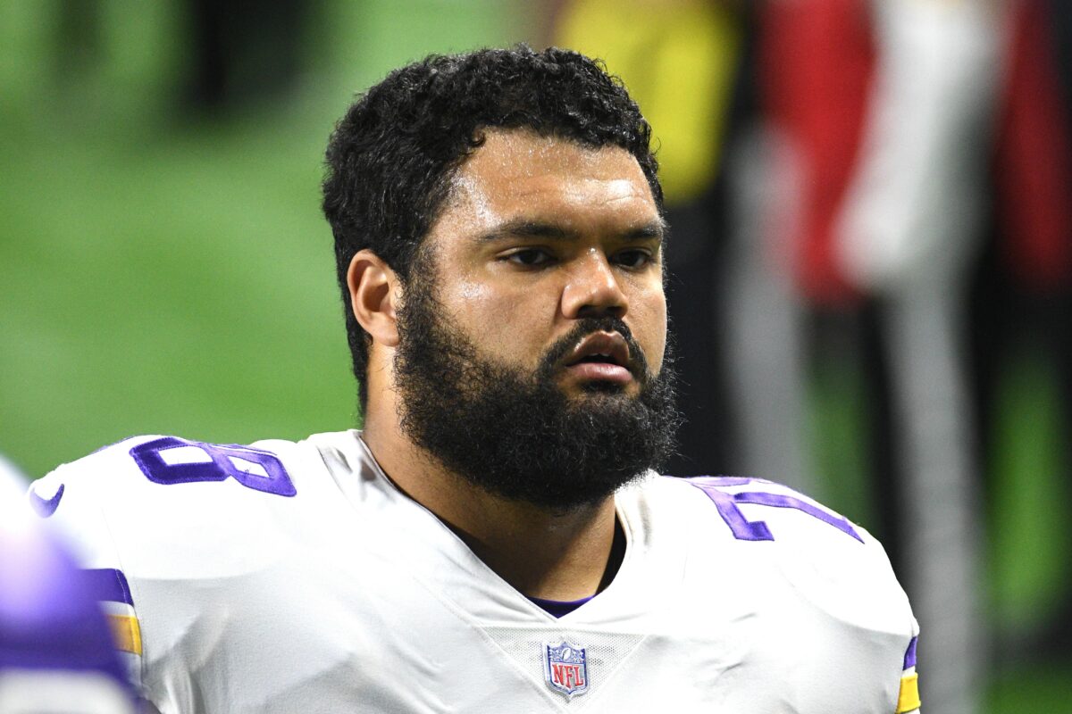 Bears sign OL Dakota Dozier to 1-year deal