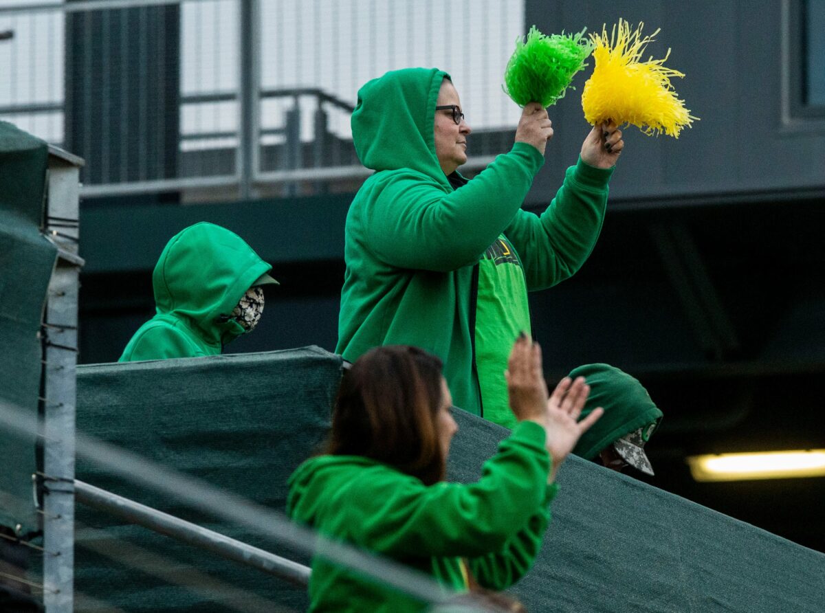 Oregon scores five in the eighth to win 8-6 and series over Utah