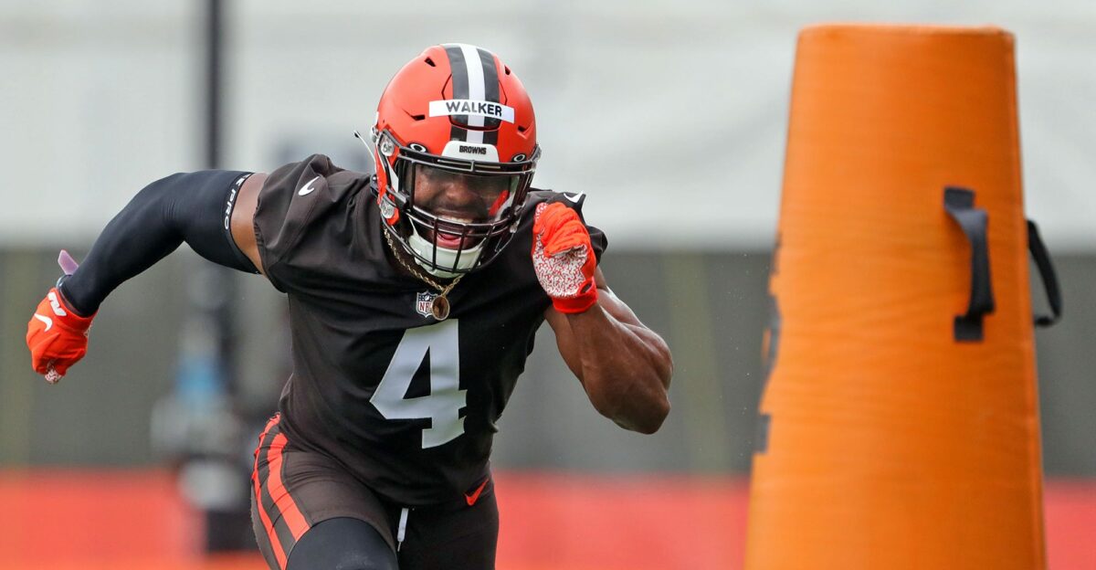 Browns Anthony Walker to return in 2022 on a one-year deal