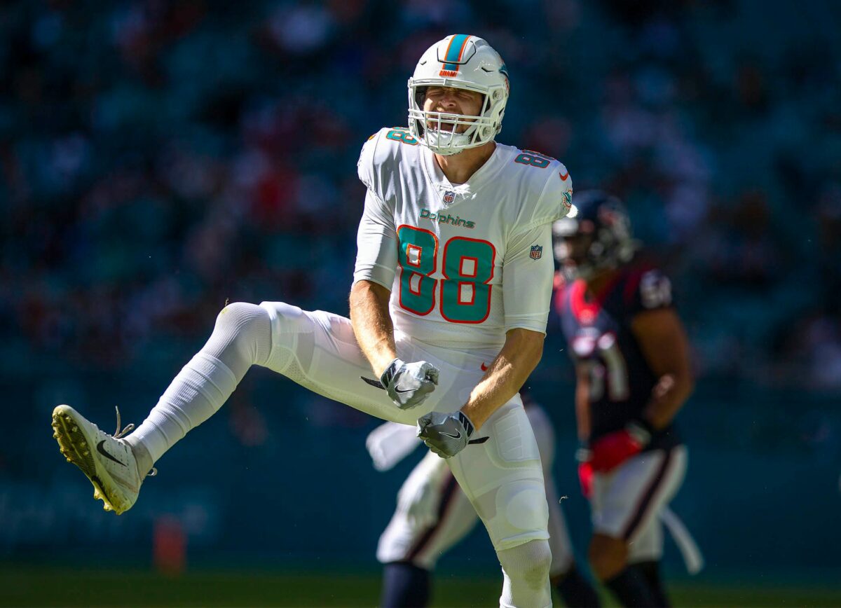 Former Penn State TE Mike Gesicki the top tight end in NFL free agency