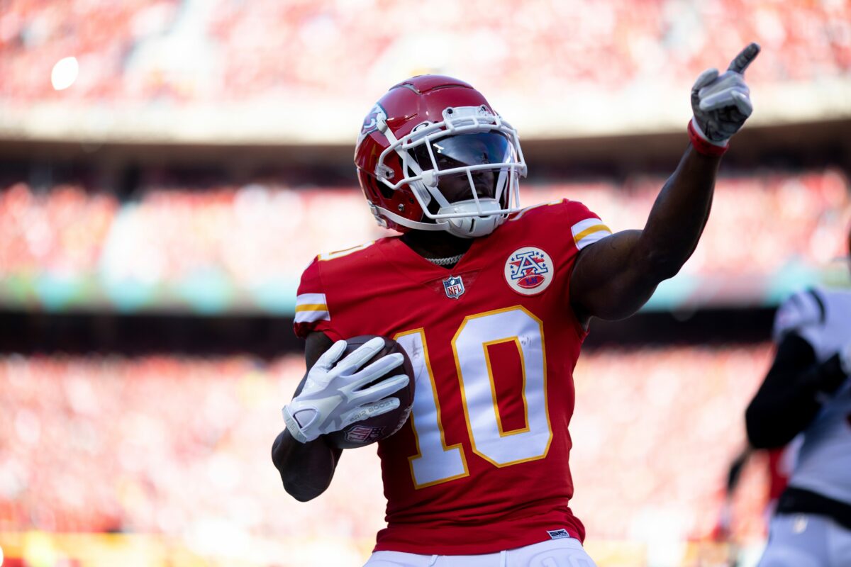 Chiefs trade Tyreek Hill to Miami Dolphins