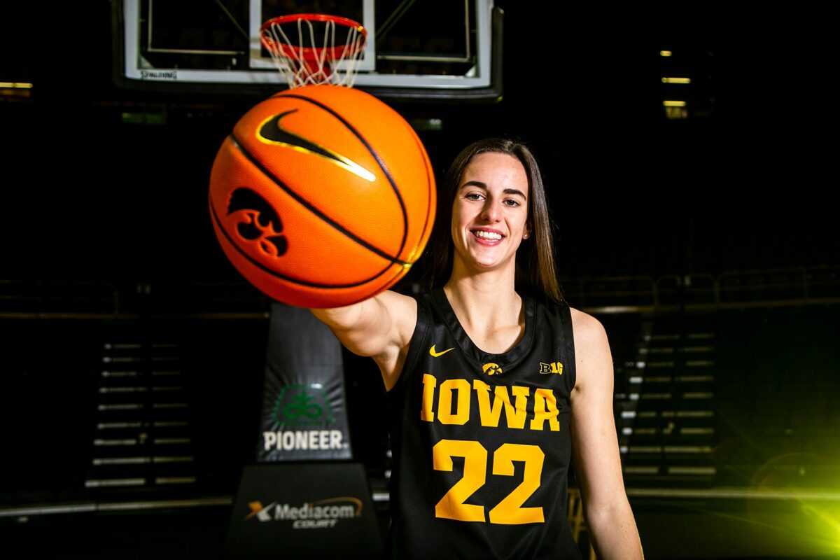 Iowa Hawkeyes’ Caitlin Clark named Naismith Trophy finalist