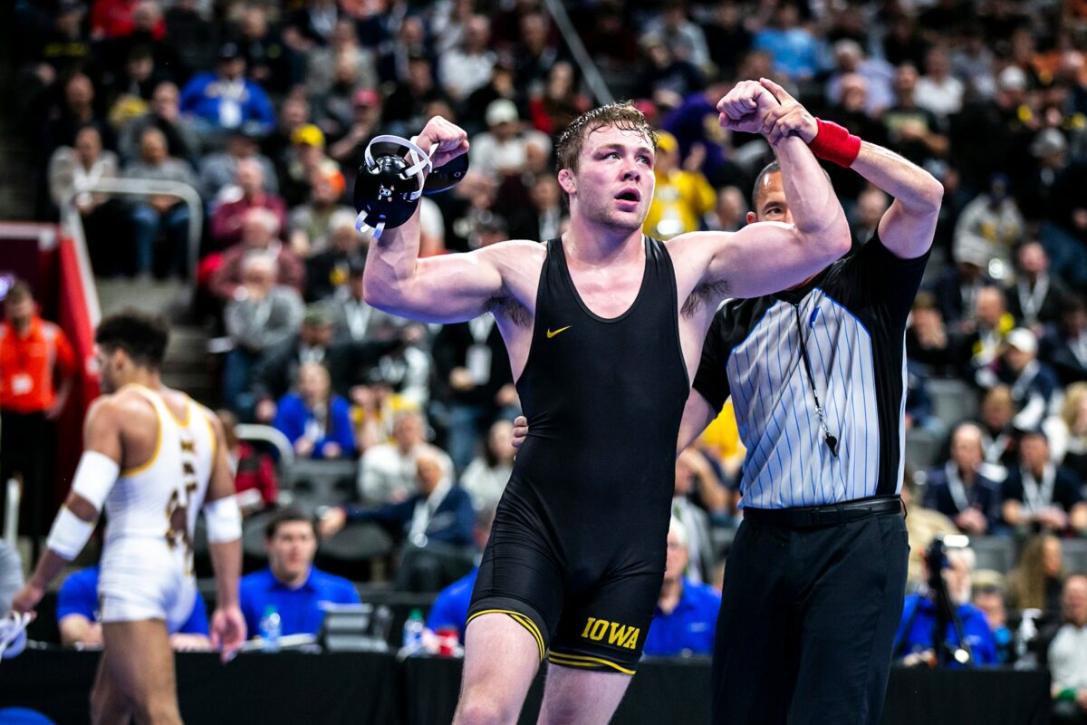 Iowa Hawkeyes’ Jacob Warner advances to NCAA wrestling finals