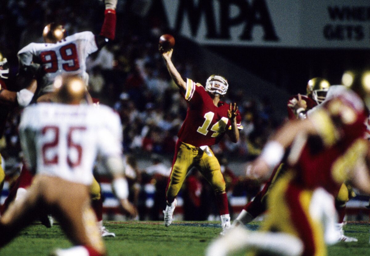 How did the 8 USFL teams slated to play in 2022 do in their original runs?