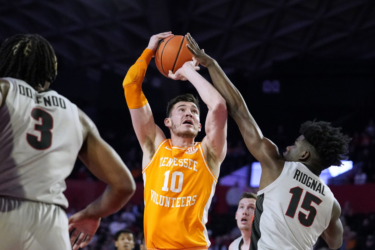 Tennessee-Arkansas basketball pregame social media buzz