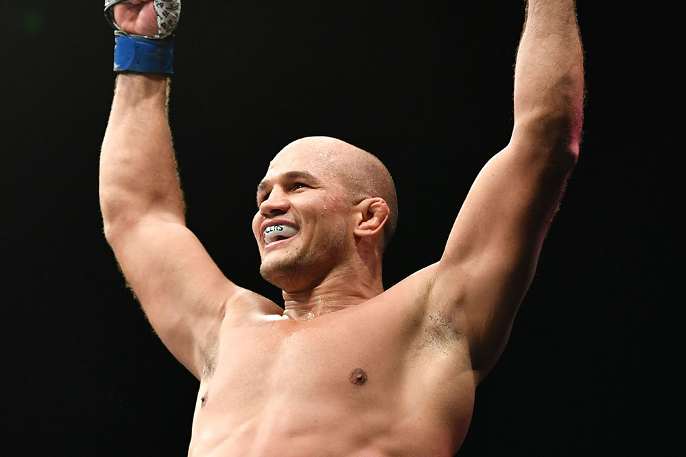 Former UFC heavyweight champion Junior dos Santos signs with Eagle FC, debut set for May 20