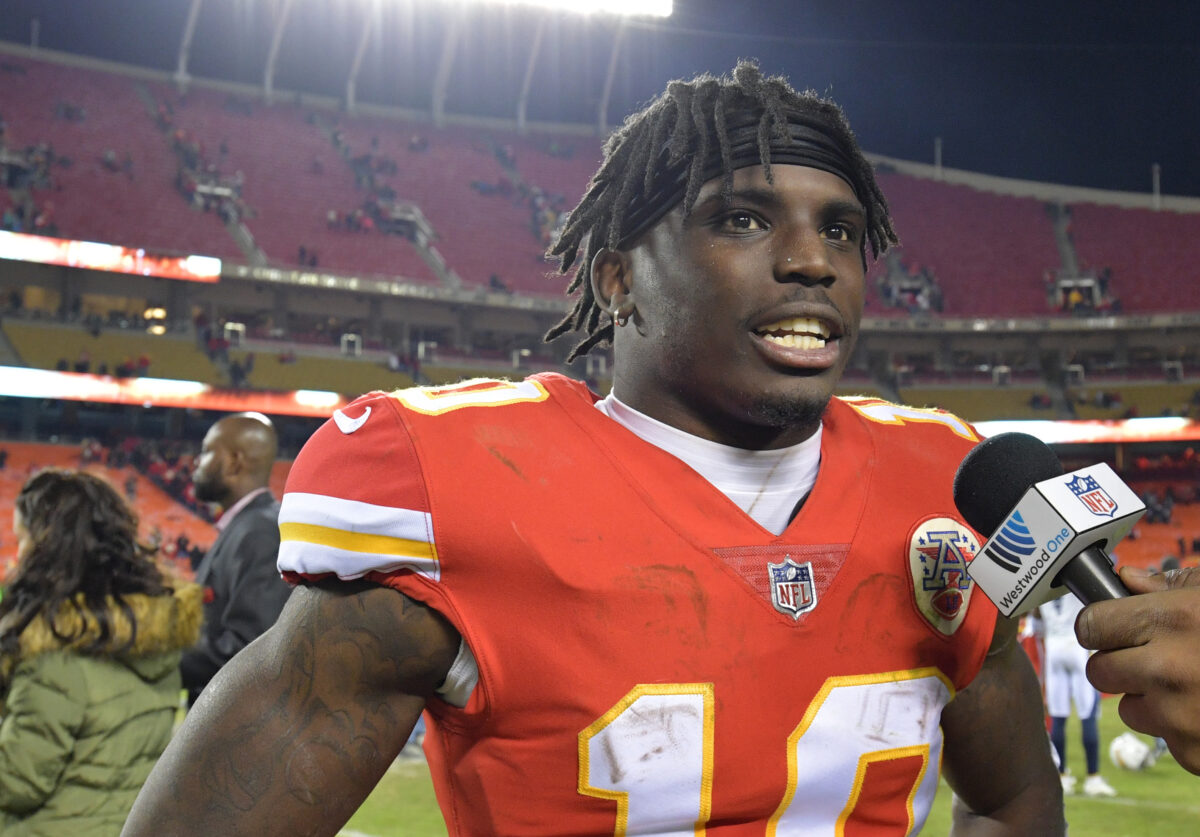 Dolphins in ‘serious talks’ on trade for Chiefs WR Tyreek Hill