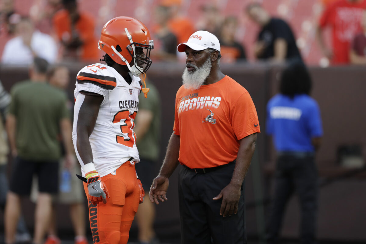 RB coach Stump Mitchell returns to Browns after missing 10 games