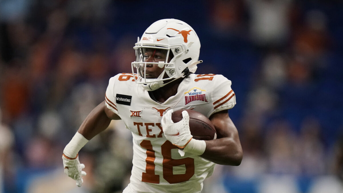 Two Texas wide receivers enter the transfer portal on Friday