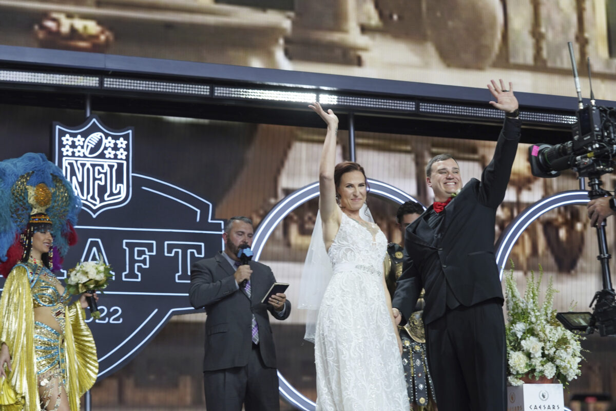 Saints fan gets married at 2022 NFL draft in Las Vegas