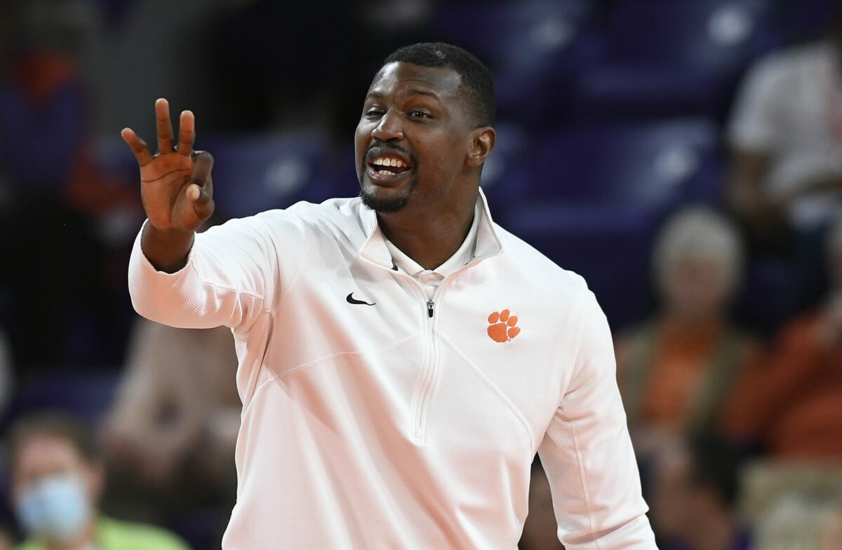Clemson loses assistant basketball coach