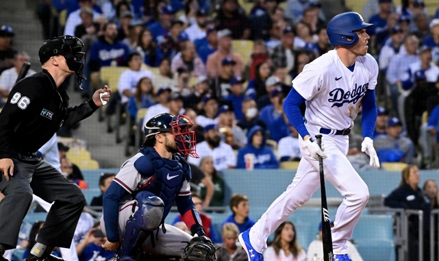 Freddie Freeman bateó un increíble home run en su primer al bat ante Braves