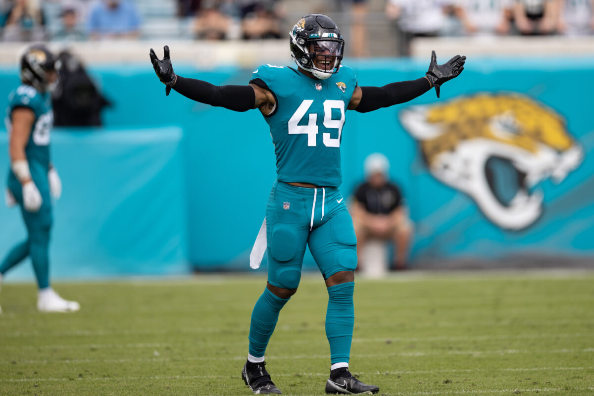 Jags get LB Chapelle Russell back after he signs ERFA contract