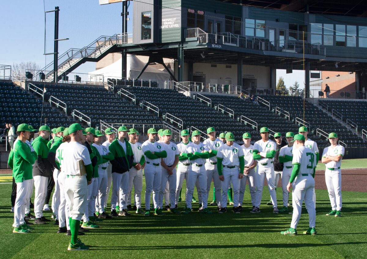 Oregon cruises past the Bears 8-3 with a five-run first inning