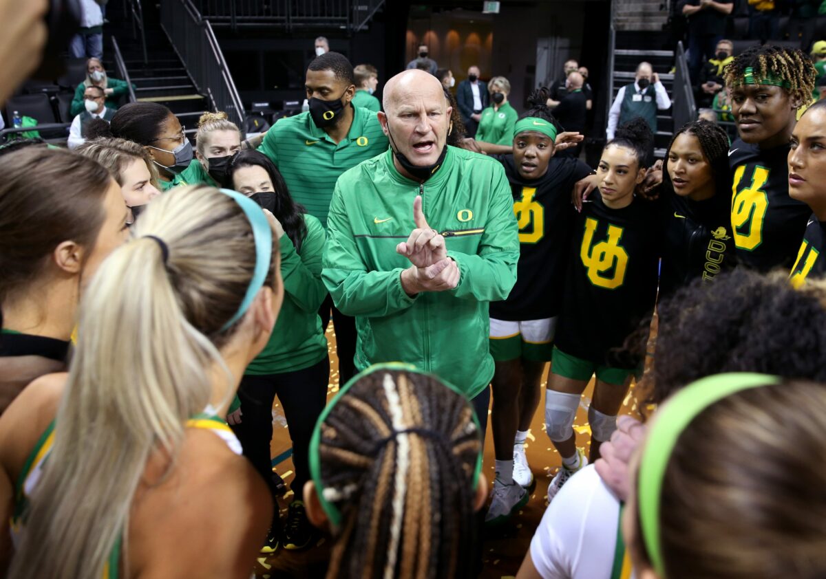 Kelly Graves’ Ducks ranked prominently in ‘way-too-early Top-25’ despite flurry of transfers