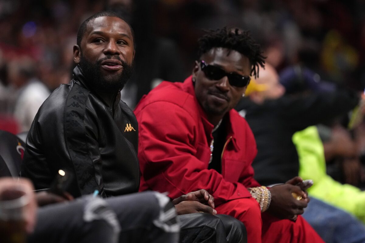 No, Vikings shouldn’t sign Antonio Brown, even with Floyd Mayweather warranty