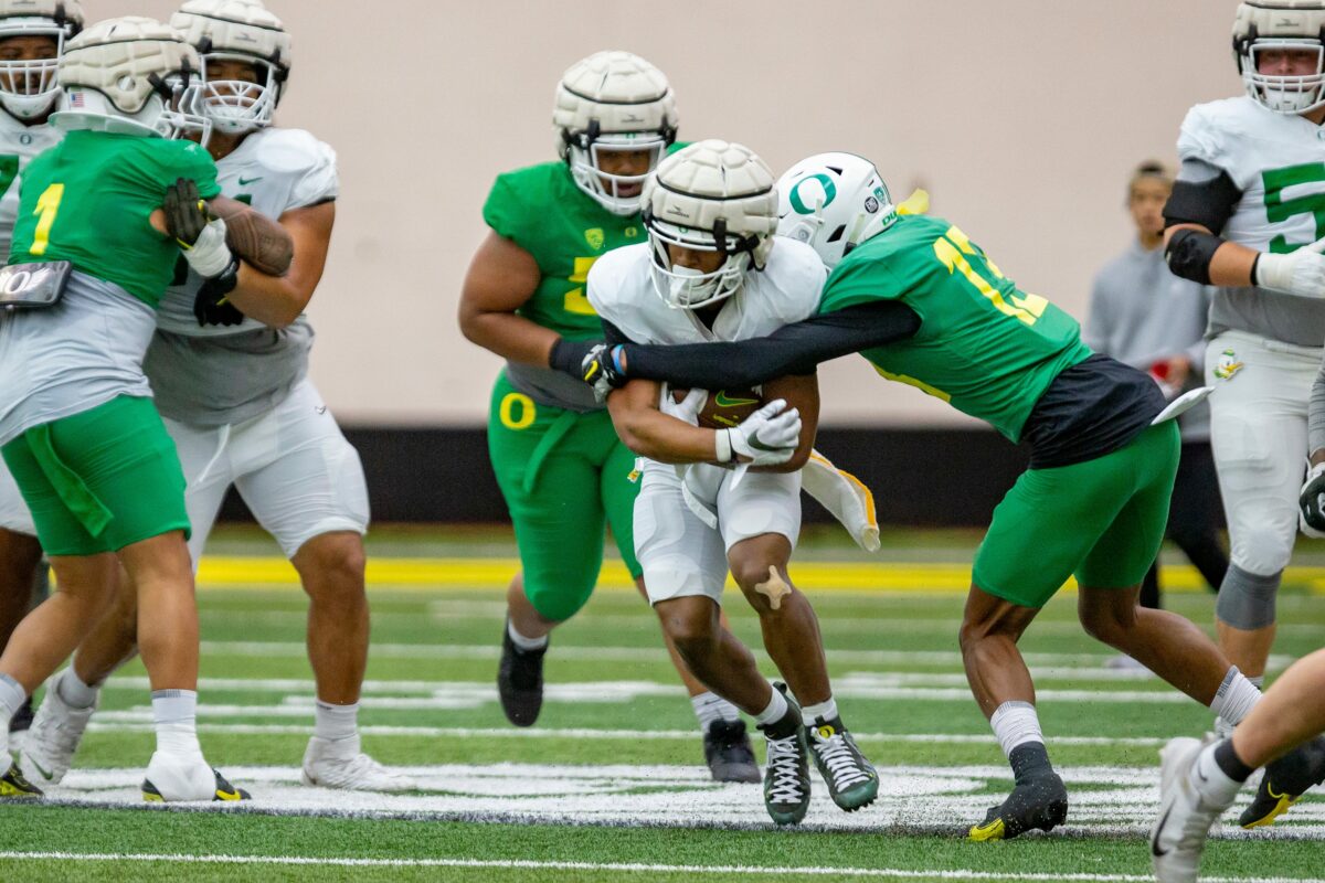 Oregon Ducks RB named ‘rising star,’ projected to have a breakout season in 2022