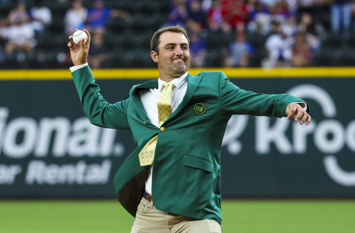 Masters champ Scottie Scheffler throws out the first pitch in Green Jacket