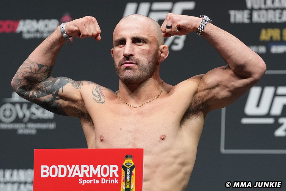 UFC 273 results: Alexander Volkanovski outclasses ‘The Korean Zombie’ before Herb Dean prevents more damage