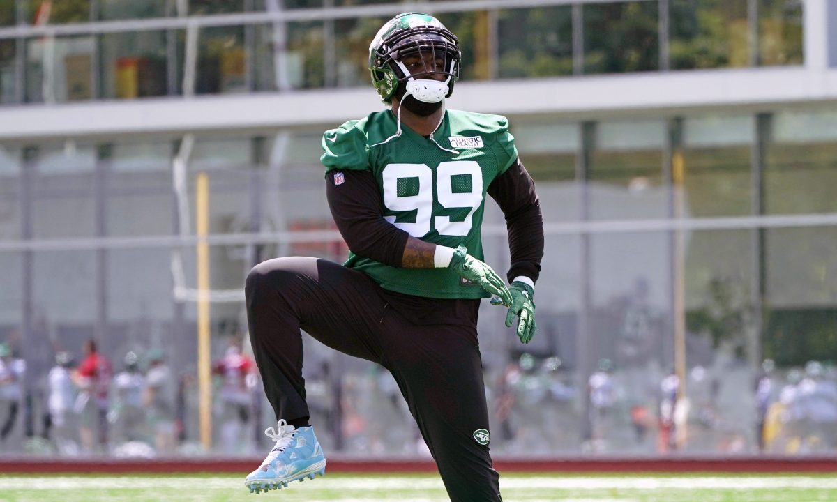 Vinny Curry returns to Jets after losing 2021 season to blood disorder