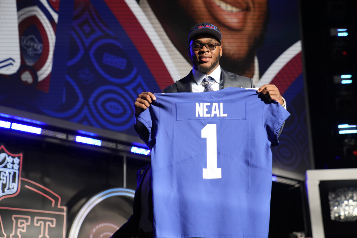Evan Neal officially inks four-year deal with New York Giants