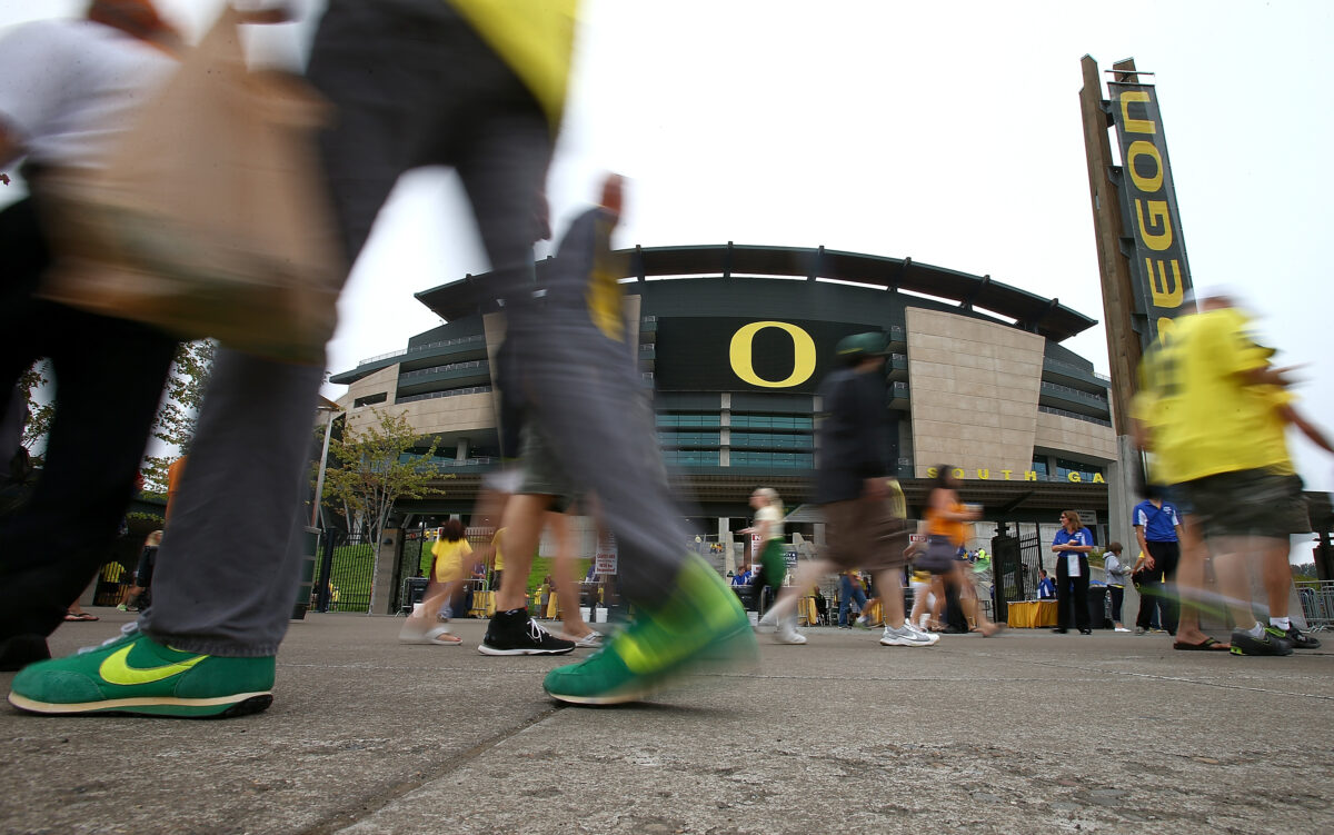 Oregon Ducks make strong early impression, jump into ESPN’s top-25 recruiting rankings