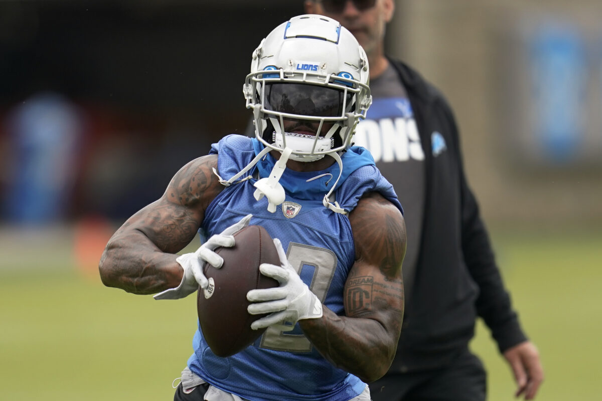 D’Andre Swift looking yoked up in Lions OTAs