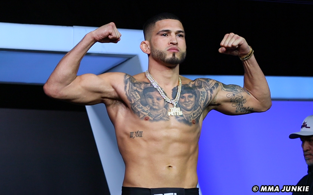 2022 PFL 3 results: Anthony Pettis squeezes Myles Price into submission