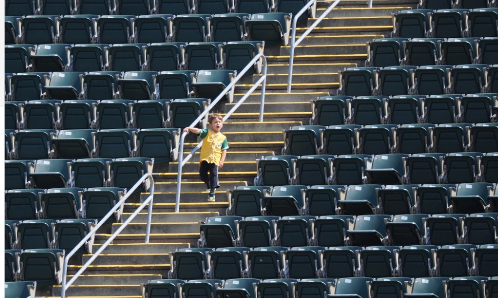 Estas fotos nuevas y tristes de la poca asistencia en los juegos de los Oakland A’s deberían darle vergüenza a la MLB