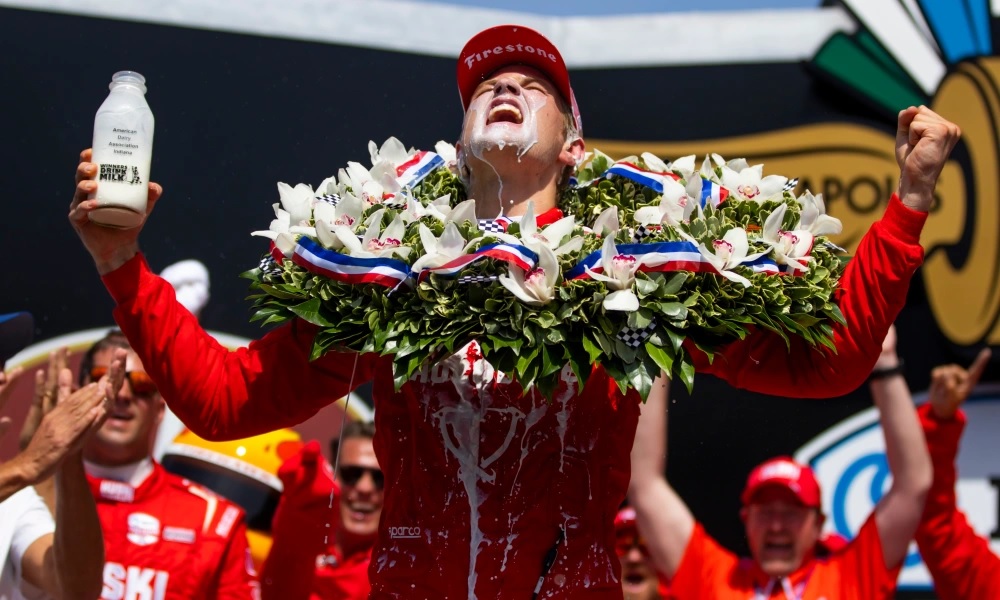 10 increíbles fotos de la celebración con leche de Marcus Ericsson en Indy 500
