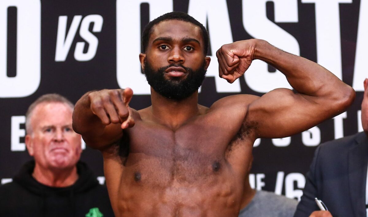 Jaron Ennis puts Custio Clayton away with one punch in second round