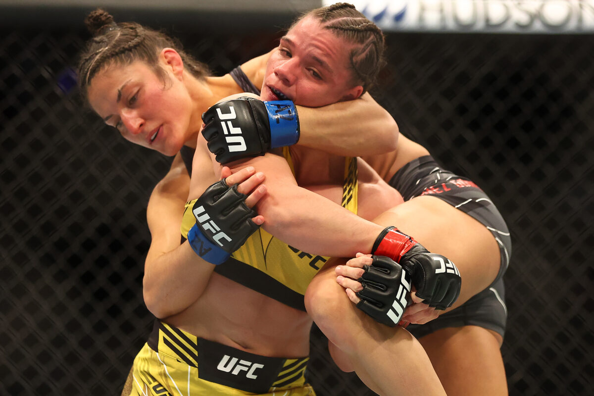 Loopy Godinez def. Ariane Carnelossi at UFC 274: Best photos