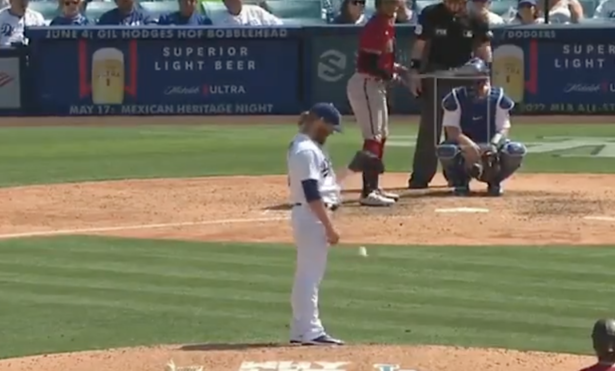 Craig Kimbrel broke out the most casual intentional balk to prevent sign stealing