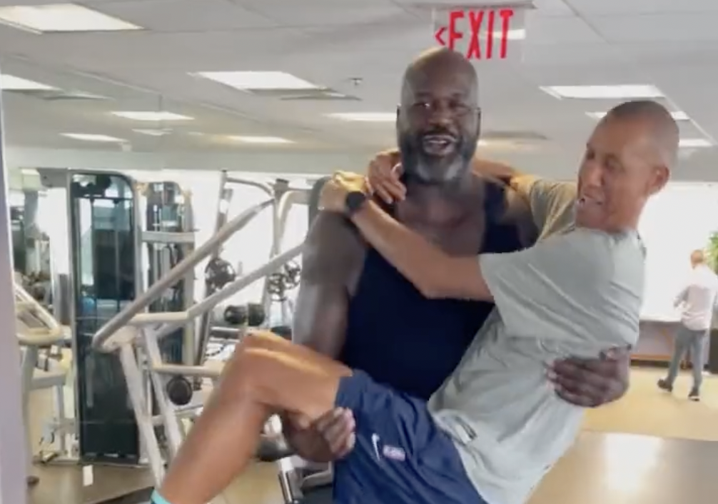 Shaq did bicep curls with Reggie Miller in his arms, and NBA fans thought it was hilarious