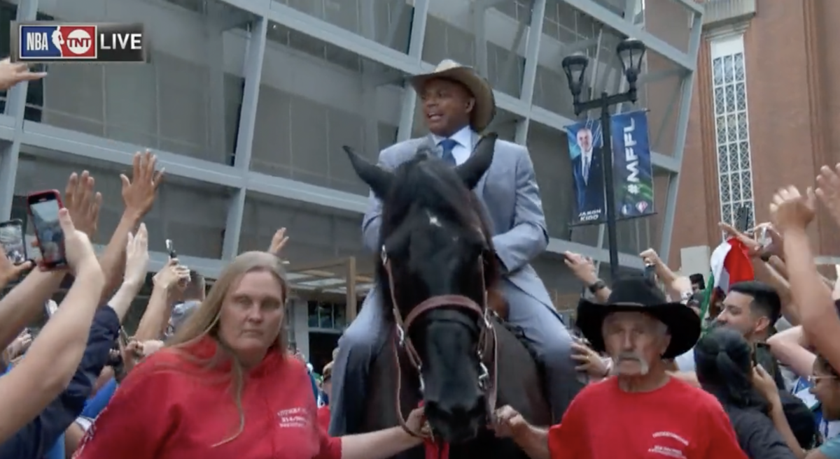 Charles Barkley actually rode a horse to the ‘Inside the NBA’ set for a wild entrance