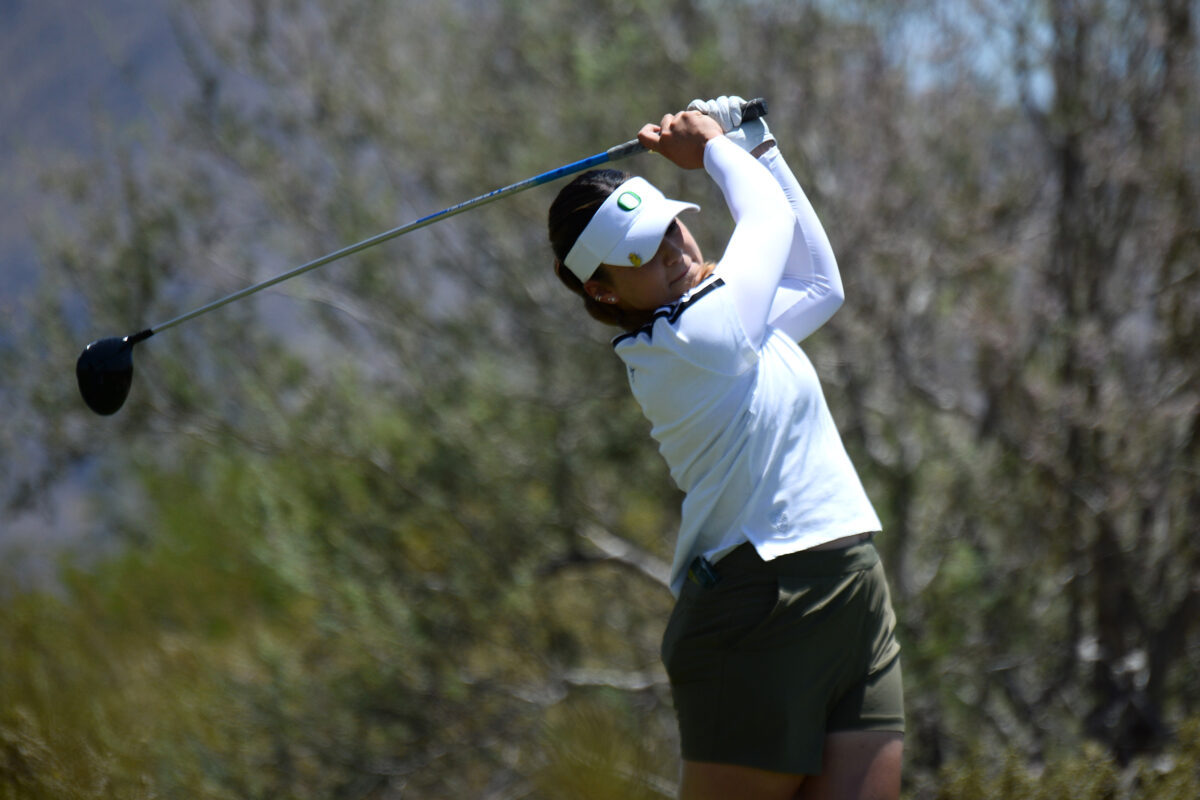 Oregon Ducks carry massive 8-shot lead into final round of NCAA Regionals