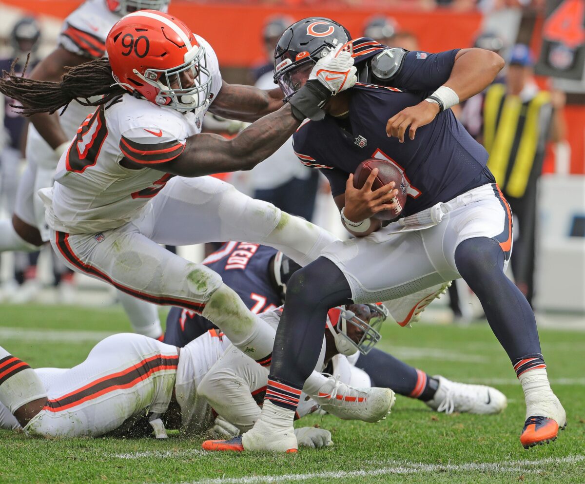 Cleveland Browns re-signing Jadeveon Clowney