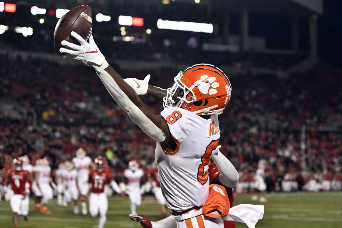 Watch: Justyn Ross makes one-handed catch, impresses Patrick Mahomes