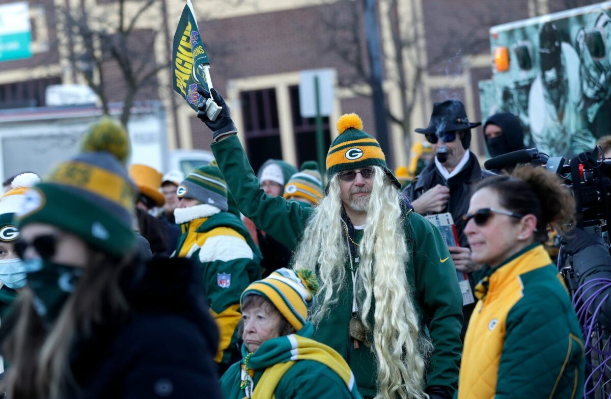 Packers fans furious over Tommy Kramer using their logo as urinal