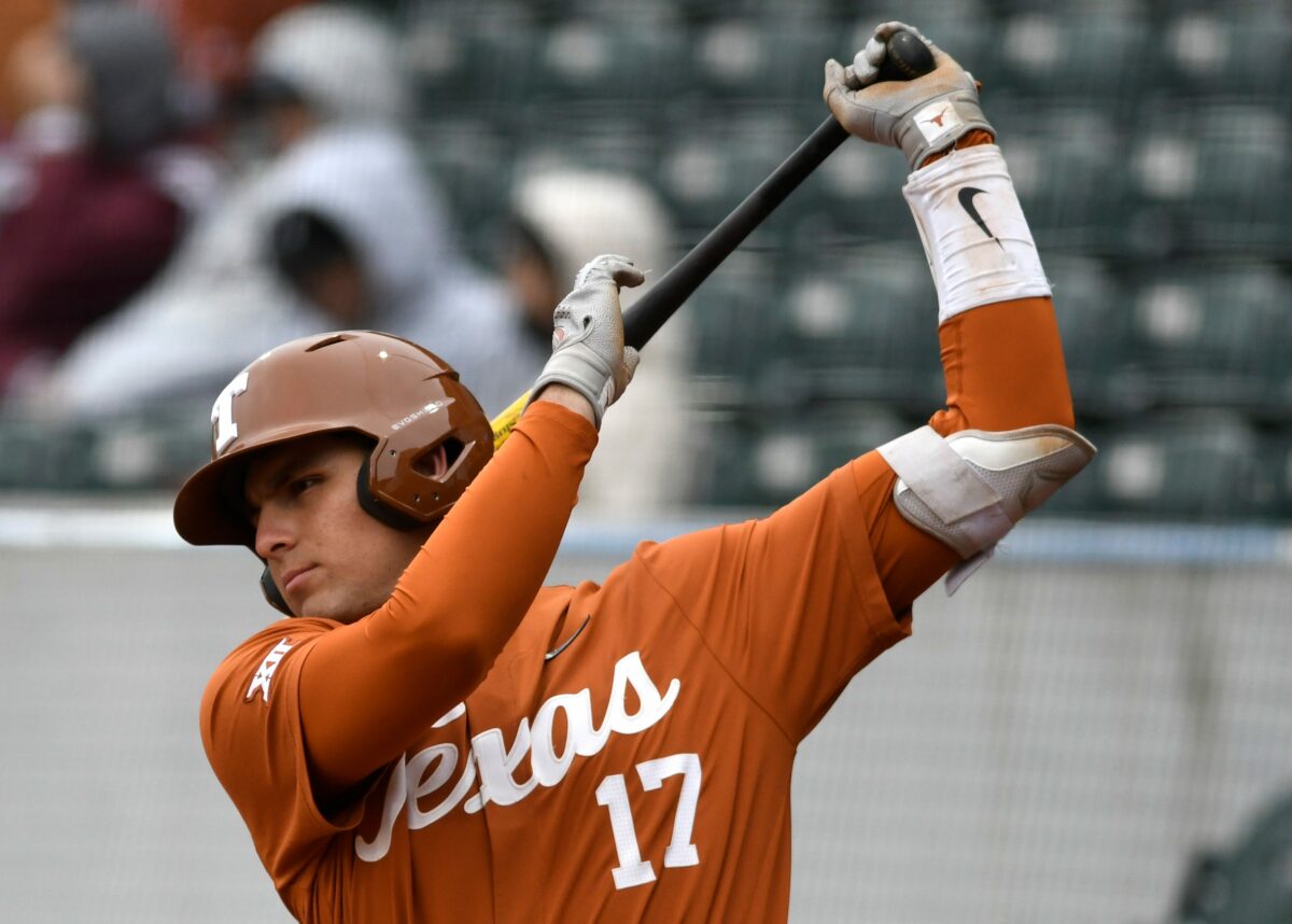 Texas sweeps doubleheader to clinch the series over West Virginia