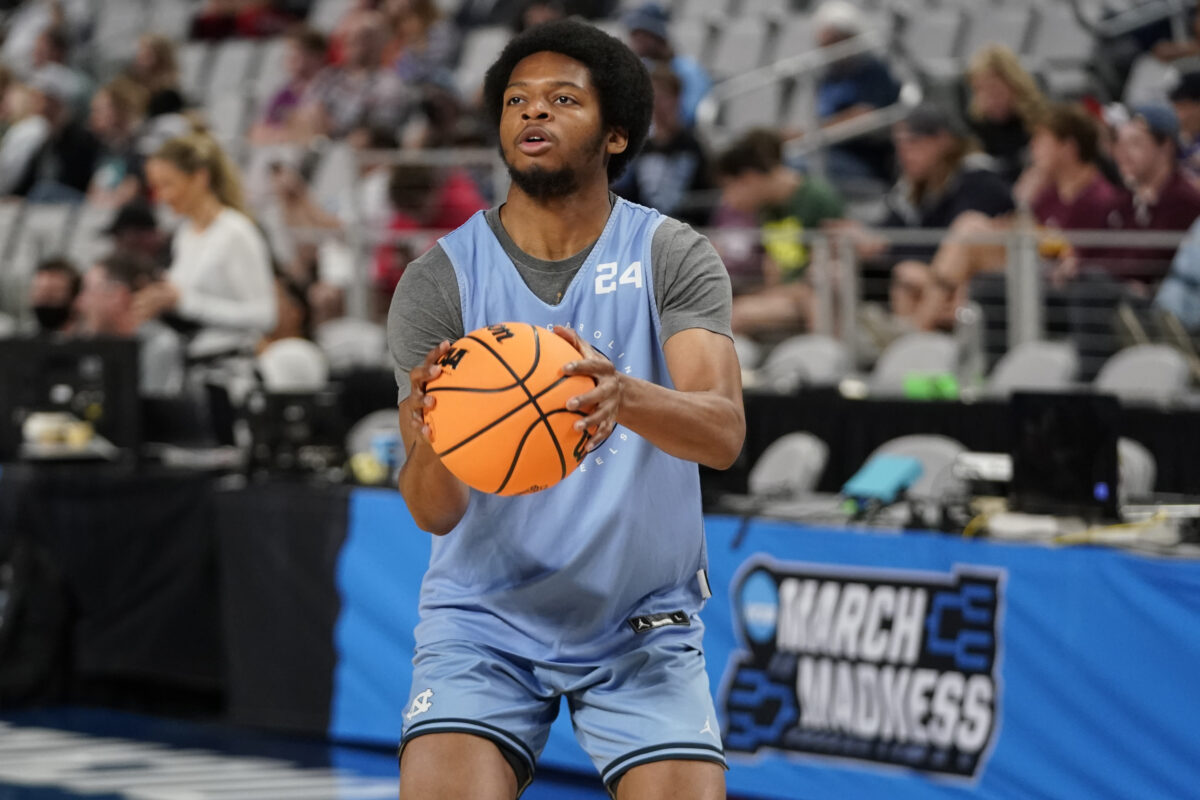 UNC guard Kerwin Walton enters transfer portal