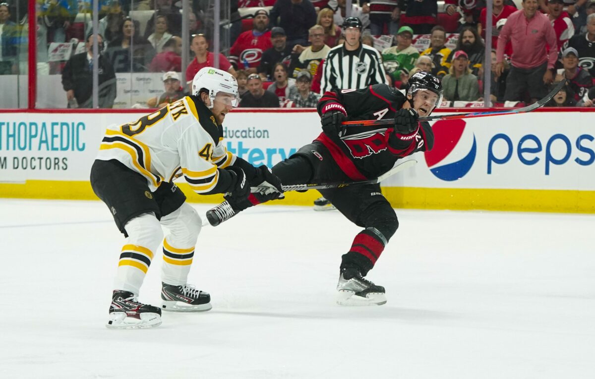 Boston Bruins at Carolina Hurricanes Game 2 odds, picks and predictions