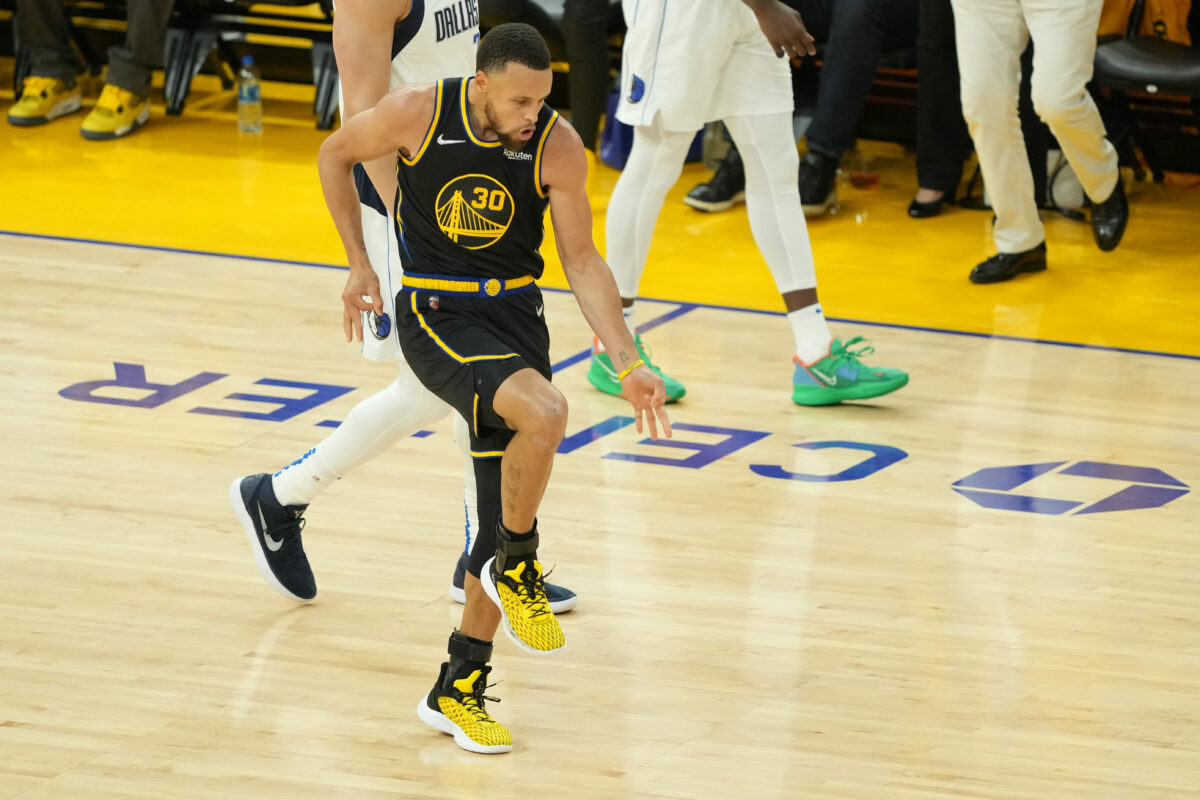 Watch: Steph Curry dances after drilling clutch 3-pointer in Game 1 of Western Conference Finals vs. Mavs