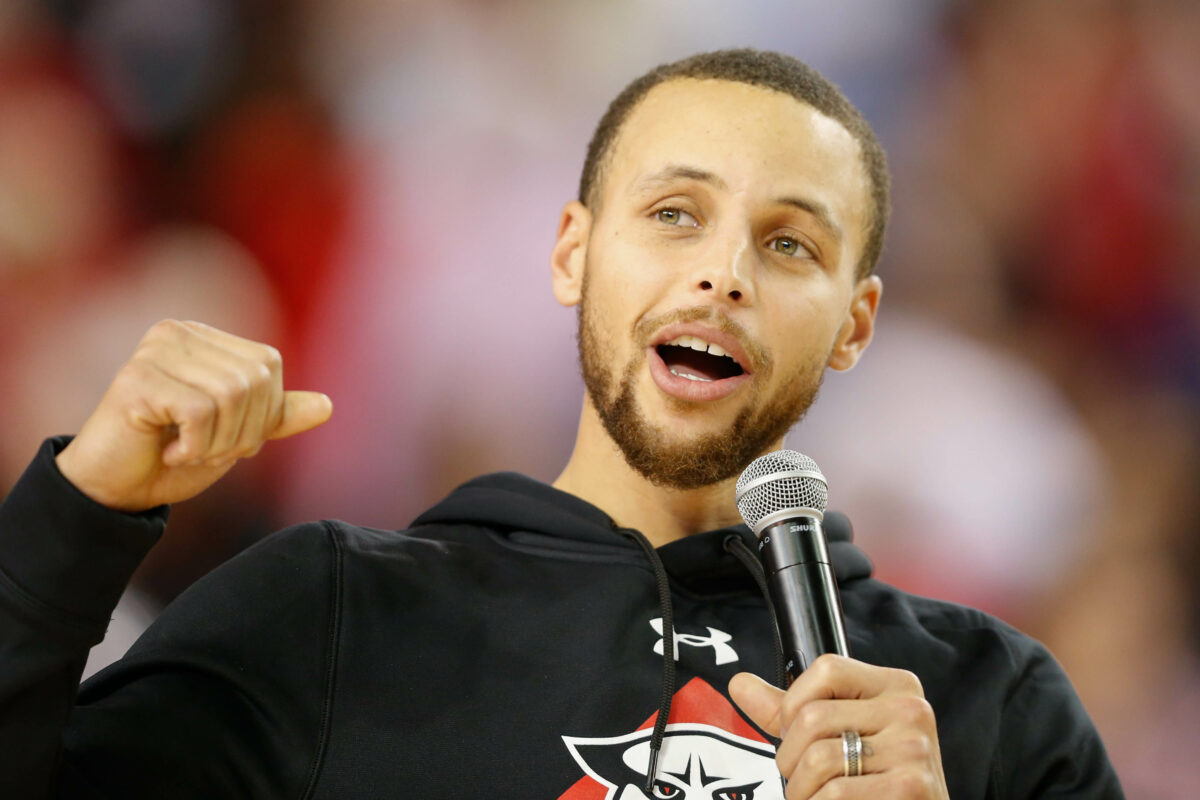 Steph Curry completes college degree, officially graduates from Davidson