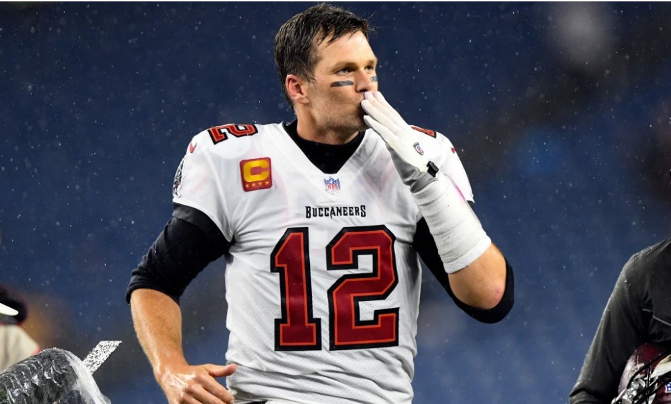 Fox Sports anunció que, cuando se retire, Tom Brady será su analista No. 1 de la NFL y los fans no han parado con las bromas