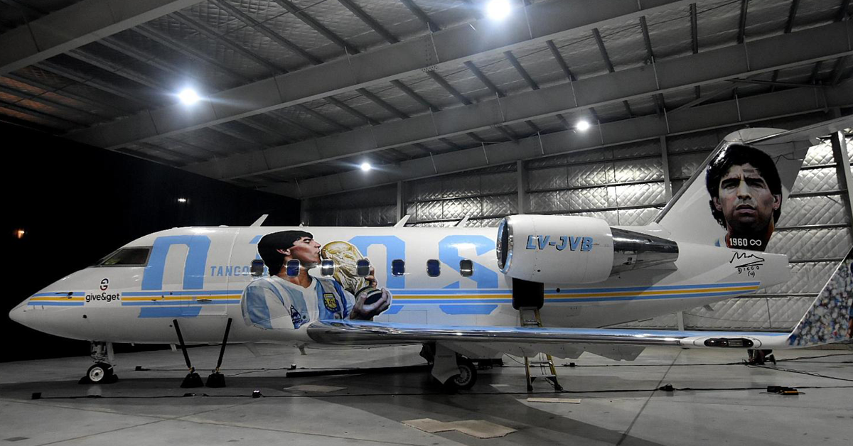 Presentan avión museo a Maradona y nos encantó la idea