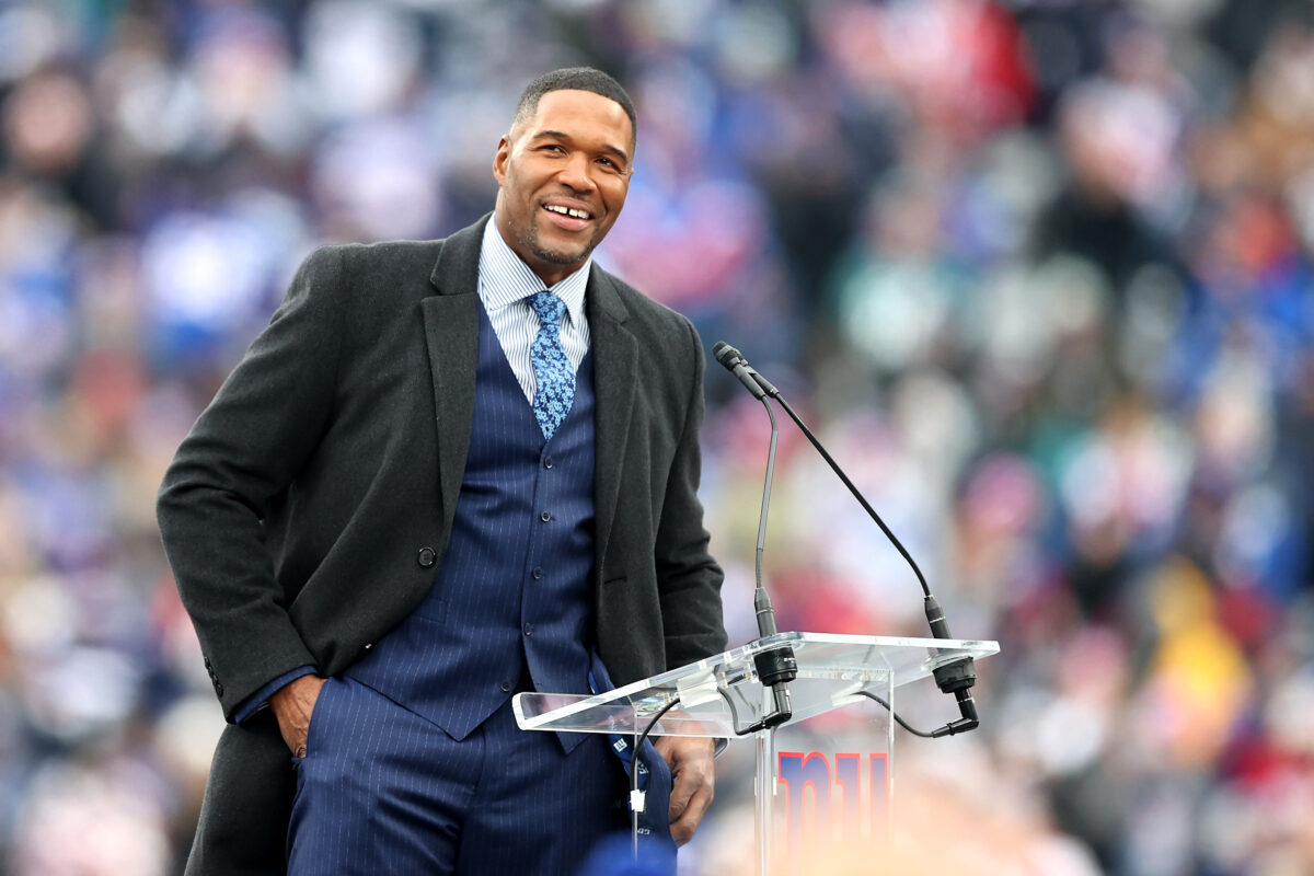 Michael Strahan the latest Giants great to visit team