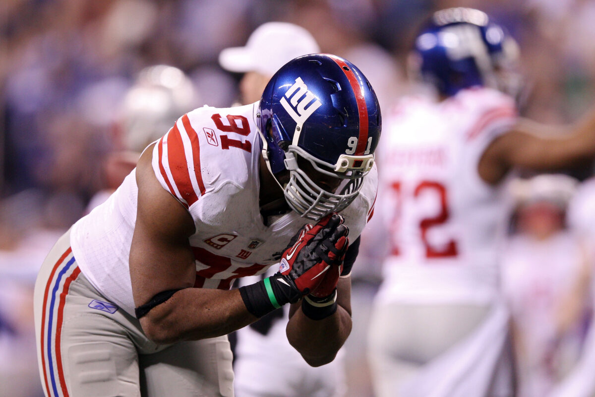 Justin Tuck visits East Rutherford, gives speech to Giants players
